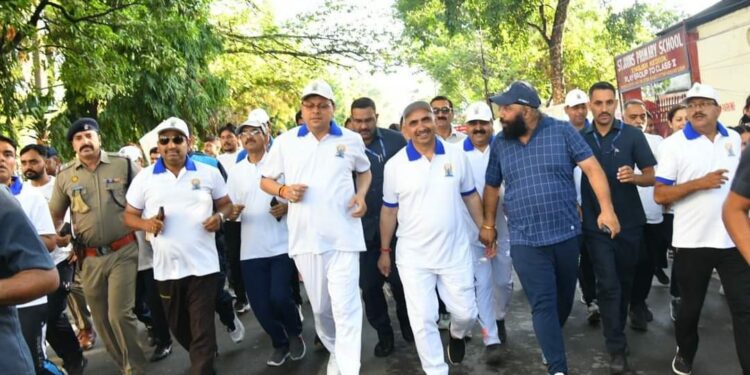 योग के प्रति जागरूकता को धामी ने लगाई दौड़