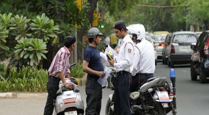 नाबालिग को वाहन देना पड़ा महंगा, 25000 रुपये का लगाया जुर्माना