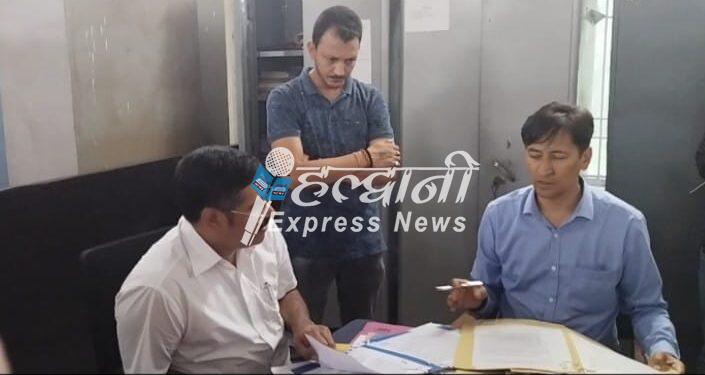 मंडलायुक्त दीपक रावत ने खनन पटल का किया गहनता से निरीक्षण