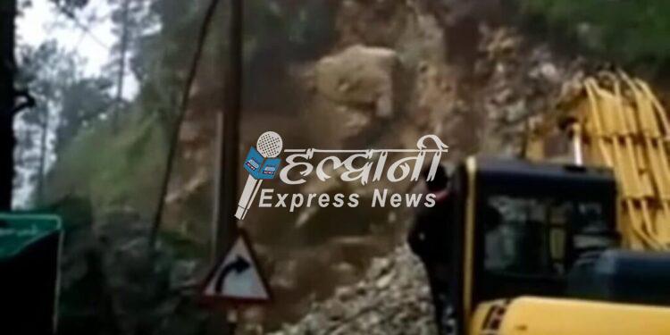 ब्रेकिंग न्यूज़: नैनीताल-भावली मार्ग पर एक बार फिर हुआ भूस्खलन