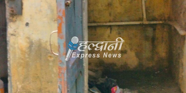 रा.ई.का. बनभूलपुरा आज़ादी के अमृत महाउत्सव को पलीता लगाने के लिए काफी, स्कूल की ज्वलन्त समस्याओं से बेखबर प्रधानाचार्य