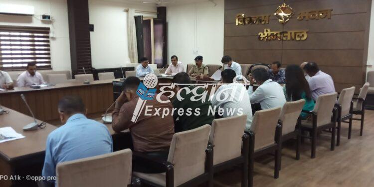 खेल महाकुम्भ 2022: सीडीओ संदीप ने अधिकारियों के साथ की बैठक