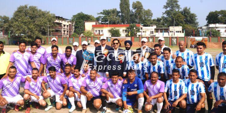 उत्तराखंड में पुलिस फुटबाल प्रतियोगिता शुरु, कुमाऊँ आयुक्त दीपक रावत ने किया शुभारंभ