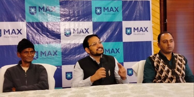 आंत के कैंसर से पीड़ित मरीज का सफल इलाज, मेक्स इंस्टीट्यूट ऑफ कैंसर केयर में हुआ ट्रीटमेंट