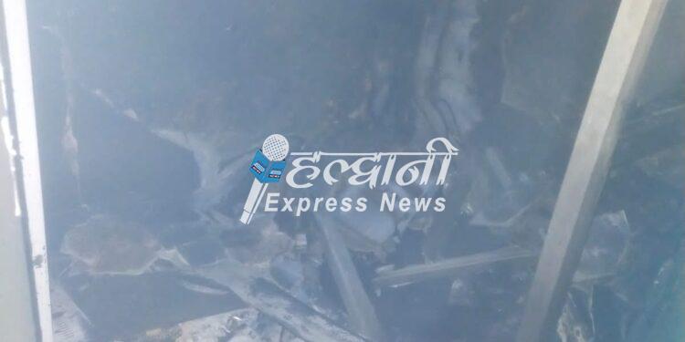ब्रेकिंग न्यूज़: शॉर्ट सर्किट के चलते दुकान में लगी आग