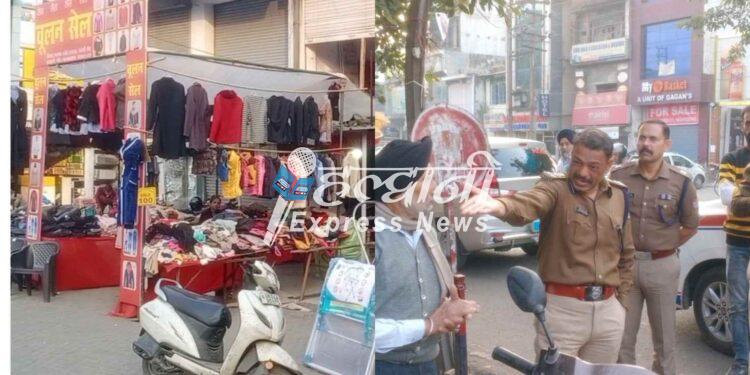 डीआईजी ने लिए यातयात व्यवस्था का जायज़ा, अतिक्रमण पर हुए सख्त