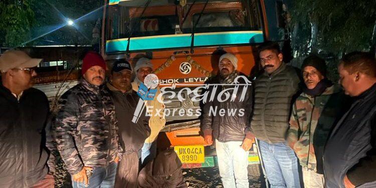 एसटीएफ ने लीसा की तस्करी करते हुए तस्कर को किया गिरफ्तार, 190 टिन लीसा बरामद