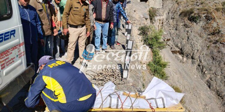 उत्तराखंड: मोटर साइकिल सवार खाई में गिरा, शव बरामद