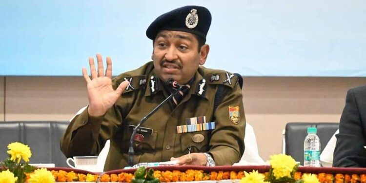ब्रेकिंग न्यूज़: डीजीपी का बड़ा एक्शन, प्रार्थना पत्रों को लंबित रखने पर दरोगाओं के ट्रांसफर के निर्देश