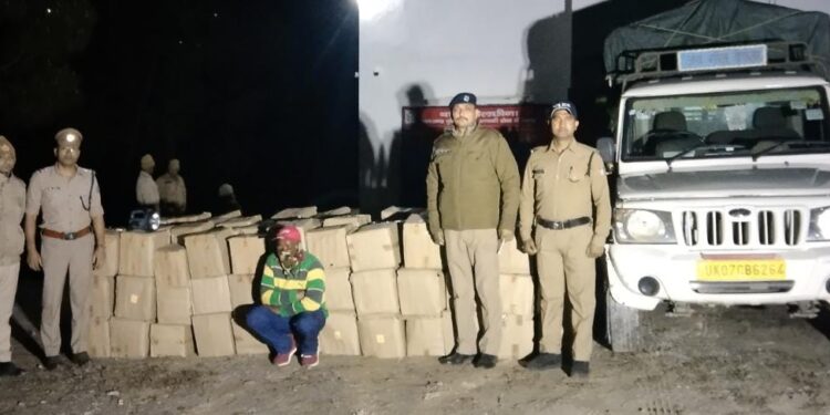 पुलिस ने 150 पेटी शराब के साथ तस्कर को किया गिरफ्तार