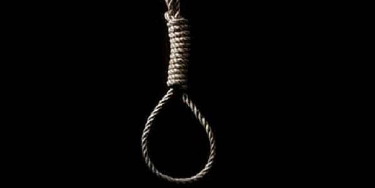 ब्रेकिंग न्यूज़: 16 वर्षीय बच्ची ने लगाई फाँसी, मौके पर पुलिस