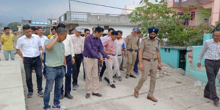 कमिश्नर दीपक रावत ने शहर में हो रहे कार्यों का किया निरीक्षण, नहर कवरिंग कार्य को जल्द पूरा करने के दिए निर्देश