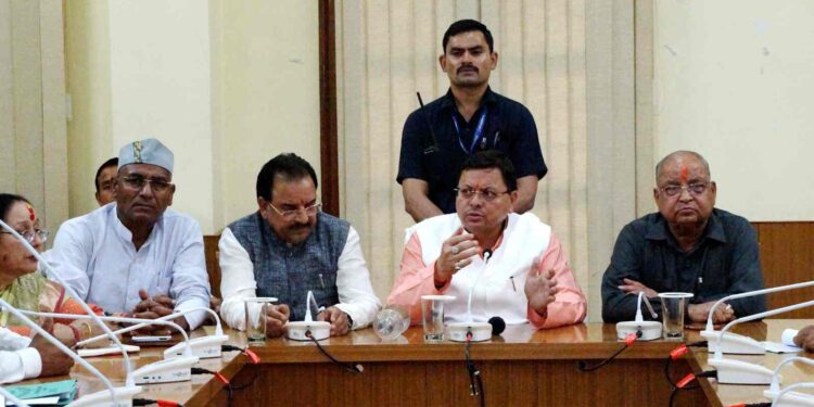 मानसून: सीएम ने अधिकारियों को सजग रहने के दिए निर्देश