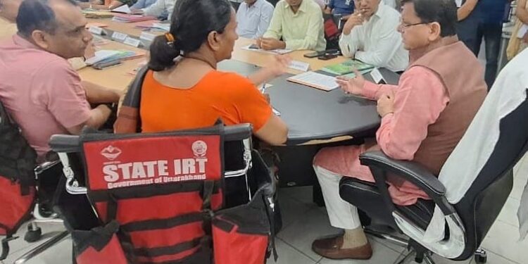 आपदा प्रबंधन केन्द्र जाकर सीएम धामी ने ली बारिश से हुए नुकसान की जानकारी