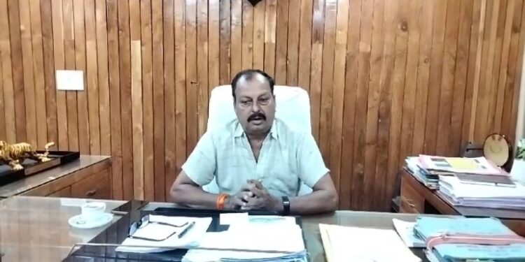 वन विभाग की जमीन से हटाया अतिक्रमण