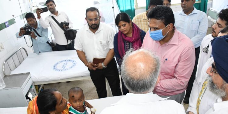स्वास्थ्य सचिव ने अस्पतालों का किया निरीक्षण, व्यवस्थाओं का लिया जायज़ा, लापरवाही मिलने पर कार्यवाही के निर्देश
