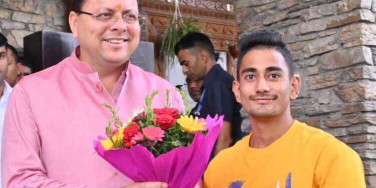 चमन की स्टंट व कलाबाजी से सीएम धामी अभिभूत 
