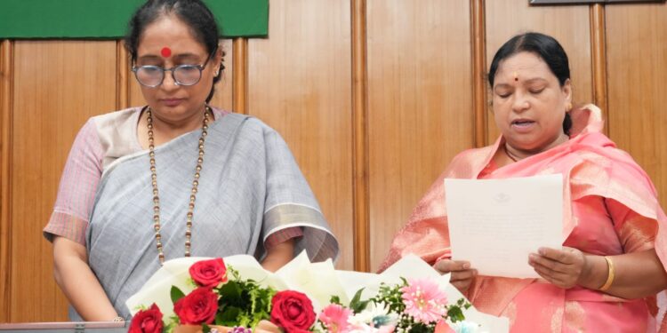 बागेश्वर की नव निर्वाचित विधायक पार्वती को दिलाई शपथ 