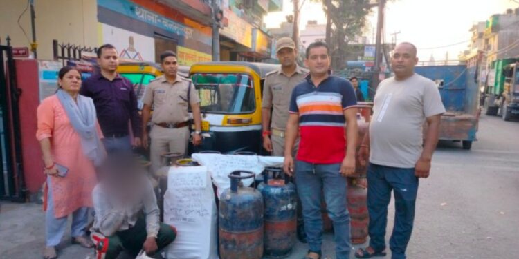 गैस रिफलिंग का आरोपी 28 सिंलेंडरों के साथ धरा