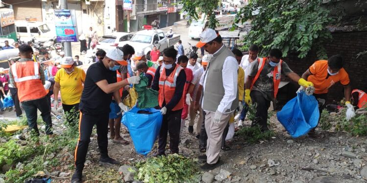 हल्द्वानी को कचरा मुक्त बनाने को मेयर के नेतृत्व में चला अभियान