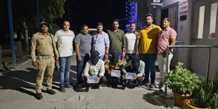यूपी पुलिस के सिपाही से लेकर आये थे स्मैक, रूद्रपुर में गिरफ्तार