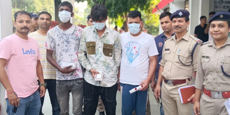 रिटायर एसआई के घर में  हुई चोरी का खुलासा,  तीन आरोपी गिरफ्तार