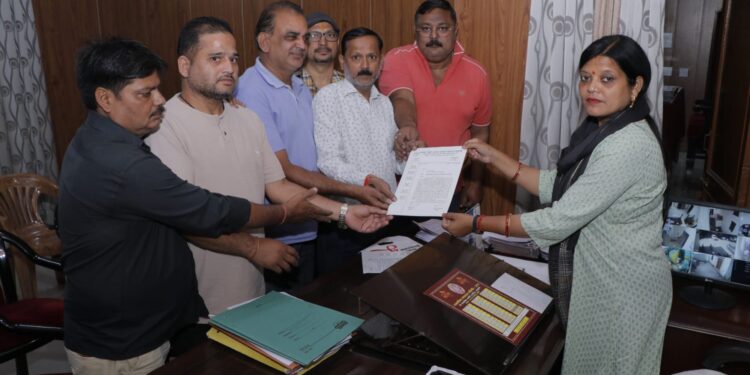 अतिक्रमण: व्यापारियों ने सिटी मजिस्ट्रेट को सौपा ज्ञापन, कार्यवाही की मांग