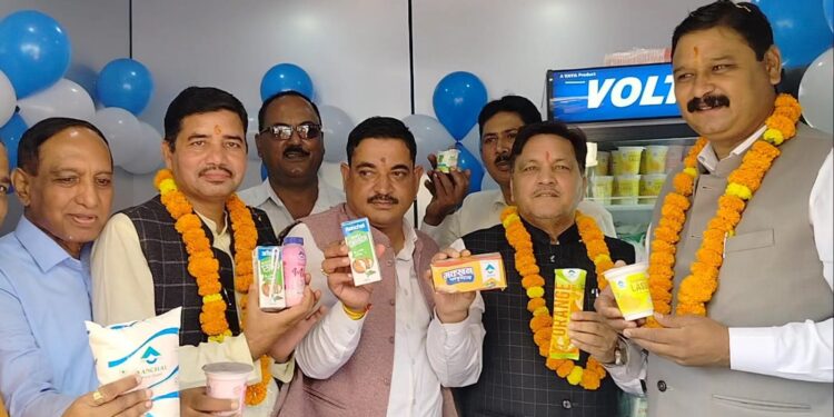 मेयर ने किया आँचल मिल्क बूथ का शुभारंभ
