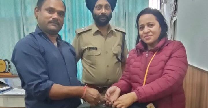 व्यापारी ने दिया ईमानदारी का परिचय