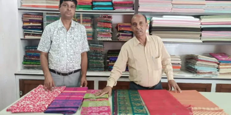 गांधी आश्रम के आधुनिक परिधानों से मिलेगा नया लुक 