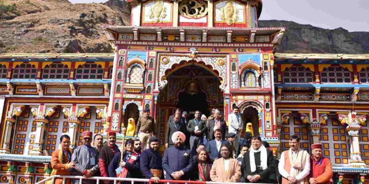 राष्ट्रपति द्रौपदी मुर्मु ने किए भगवान बद्री विशाल के दर्शन