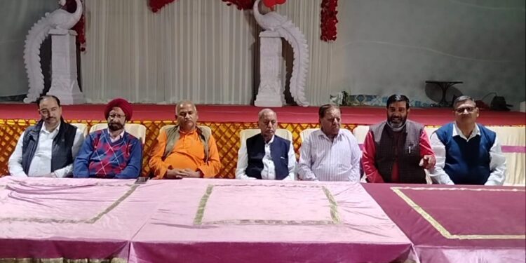 टेंट हाउस अग्निकांडः व्यापारियों ने रखा अपना पक्ष, पत्रकारों के सवालों से हुए असहज