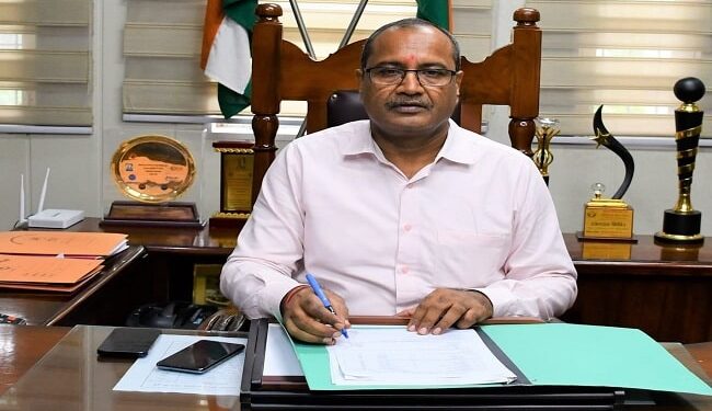 डीएम ने संभाली निगमों की कमान