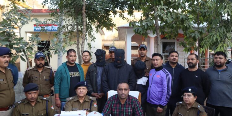 सर्राफा व्यापारी की सनसनीखेज हत्या का खुलासा, पिता, पुत्र व भतीजा गिरफ्तार
