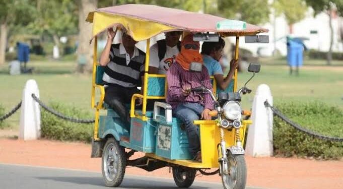 हाईकोर्ट से ई-रिक्शा के रूट निर्धारण की लगाई गुहार