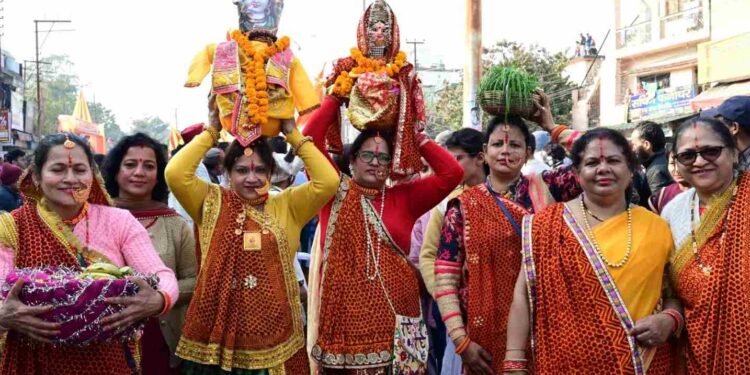 उत्तरायणी: परंपरागत तरीके से निकली भव्य शोभायात्रा