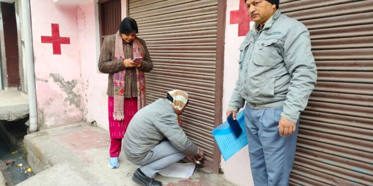 झोलाछाप डॉक्टरों पर प्रशासन की कार्यवाही