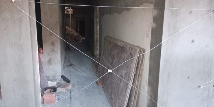 नाले के ऊपर कर दिया आवासीय निर्माण, सील