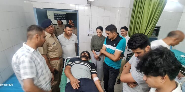 पुलिस की बदमाशों से मुठभेड़, दो घायल, वीडियो