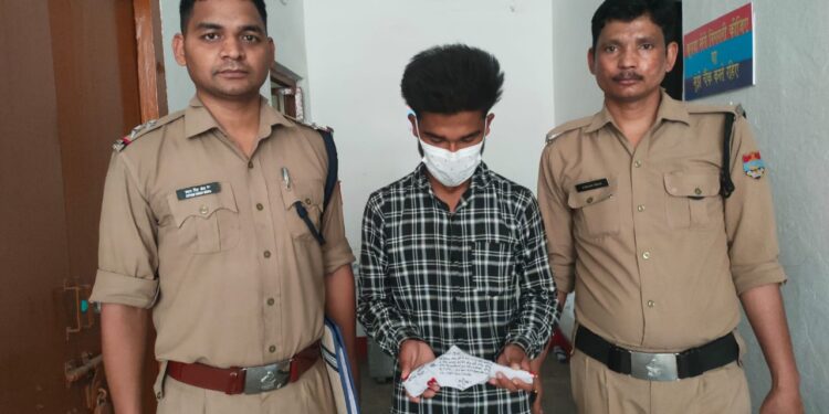 युवक को तमंचे के साथ रील बनाना पड़ा भारी, गिरफ्तार