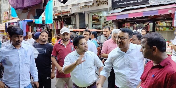 अतिक्रमणकारी पर कसा शिकंजा, निगम ने लिया कब्जा