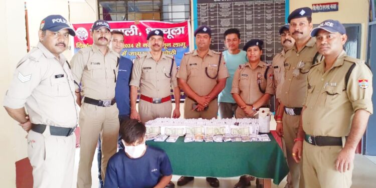 22 लाख से अधिक की चोरी की रकम के साथ नेपाली युवक गिरफ्तार