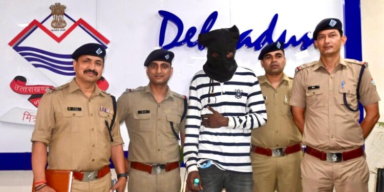 कोबरा गैंग एक और विदेशी पैडलर दून की गिरफ्त में, 31 लाख की कोकीन बरामद