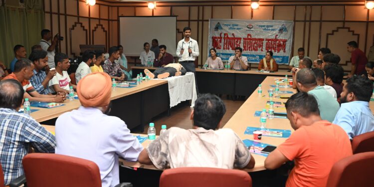 मेडिकल कॉलेज हल्द्वानी में 60 चालकों को दिया गया फर्स्ट रेस्पॉन्डर प्रशिक्षण