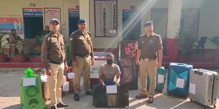 चोरी की घटना का खुलासा, किरायेदार निकला मास्टरमाइंड, लाखों का सामान बरामद