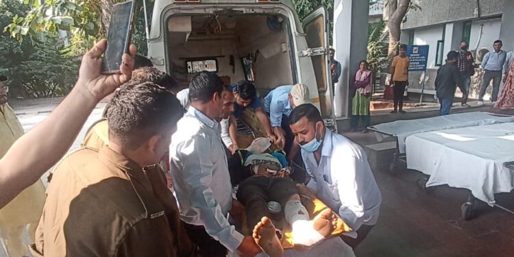 अल्मोड़ा बस हादसा: तीन घायल सुशीला तिवारी अस्पताल में भर्ती, प्रशासन मुस्तैद