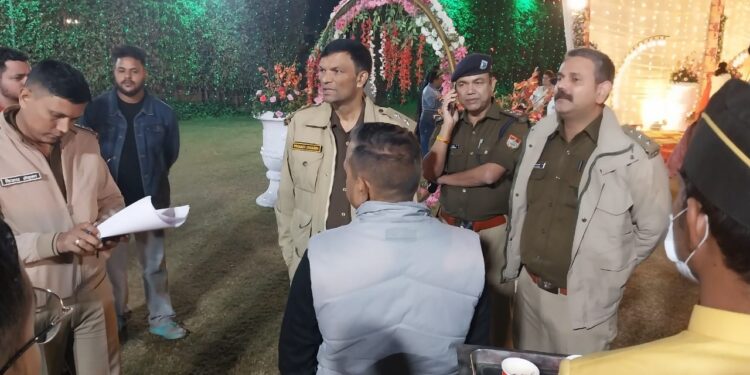 पुलिस का बैंक्वेट हॉलों पर शिकंजा, 15 संचालकों को नोटिस