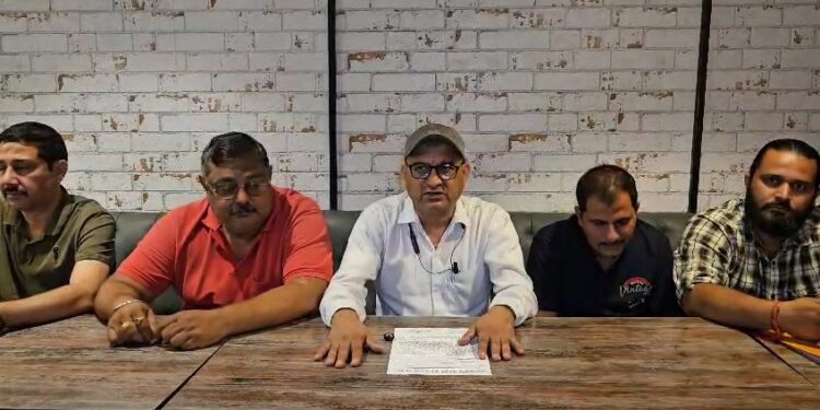ओवरलोडिंग रोकने की मांग पर ट्रक ओनर्स महासंघ ने दी चेतावनी