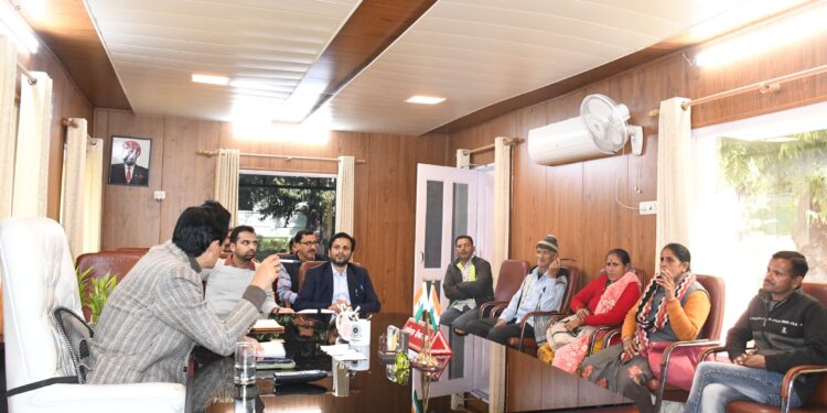 यातायात उल्लंघन पर आयुक्त ने रात्रि में चेकिंग अभियान चलाने के दिए निर्देश