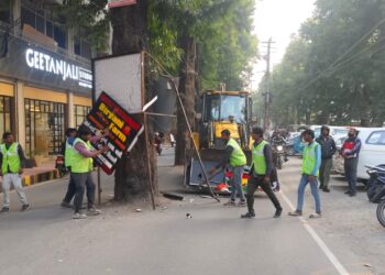 हल्द्वानी में अवैध पार्किंग और अतिक्रमण पर प्रशासन का हंटर, चार वाहन सीज